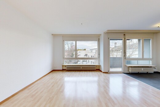 pièce vide avec sol en finition bois, wood finish floor, radiateur, cloison sèche, et drywall