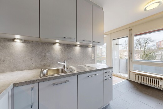 küche mit natürliches licht, natural light, kühler, inside property, und arbeitsplatten