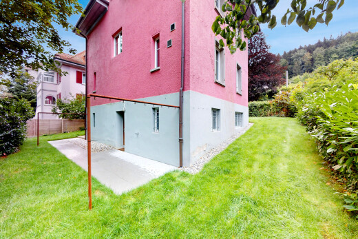 außenansicht mit rasen, day time, terrasse, property visible, und stuckverkleidung
