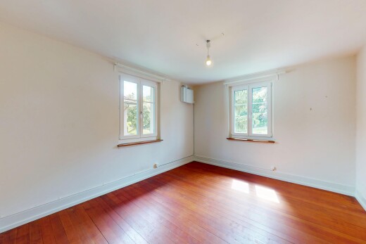 leerer raum mit sockelleisten, baseboards wall, holzfußboden, wood finish floor, und gipskartonwand