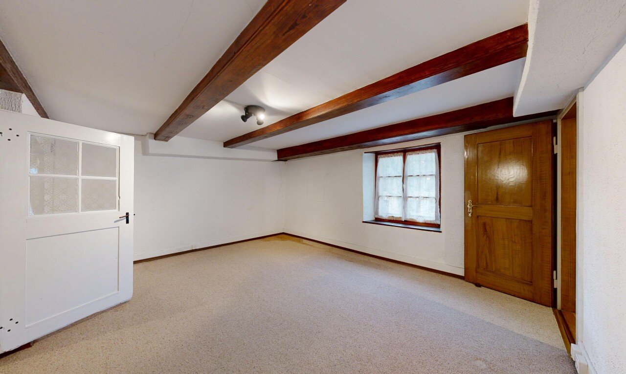 pièce vide avec moquette, carpet, lumière naturelle, natural light, et inside property