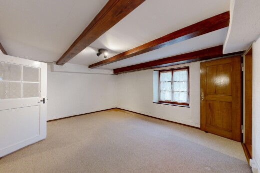 pièce vide avec moquette, carpet, lumière naturelle, natural light, et inside property