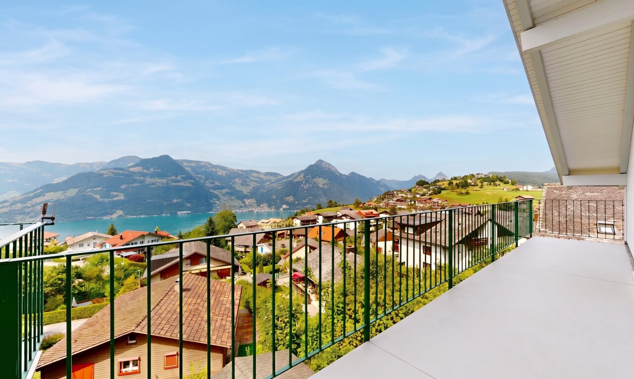 balkon mit day time, terrasse, mountain view, blick auf die berge, und residential view