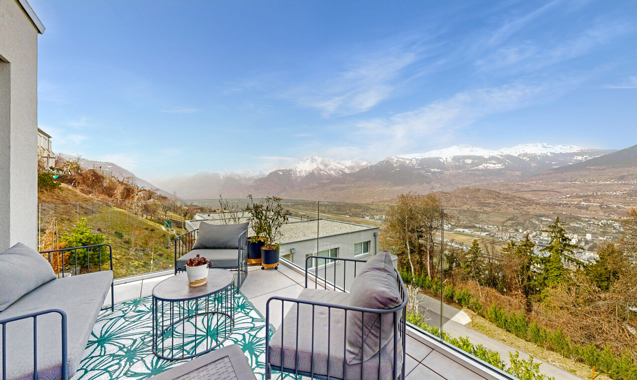 terrasse mit terrasse, wohnraum im freien, day time, blick auf die berge, und mountain view