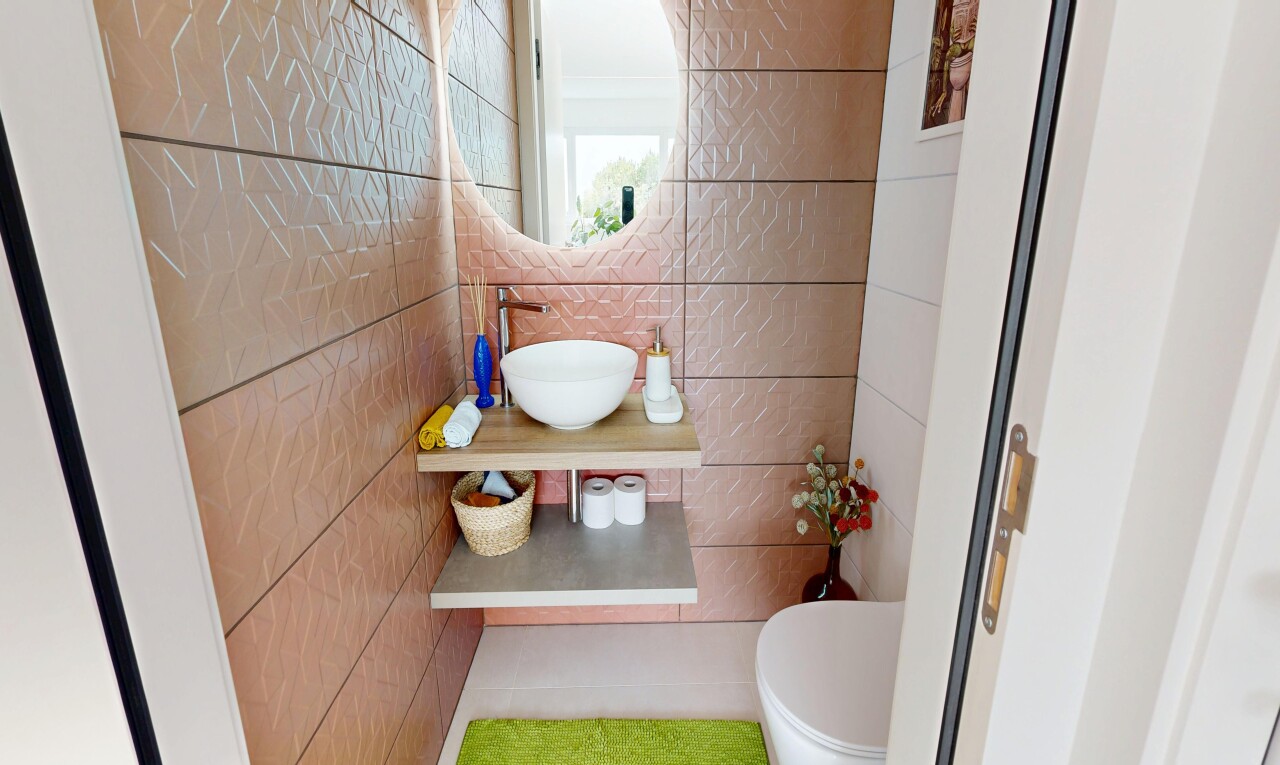 bad mit schminktisch, spiegel, gäste-wc, inside property, und toilette