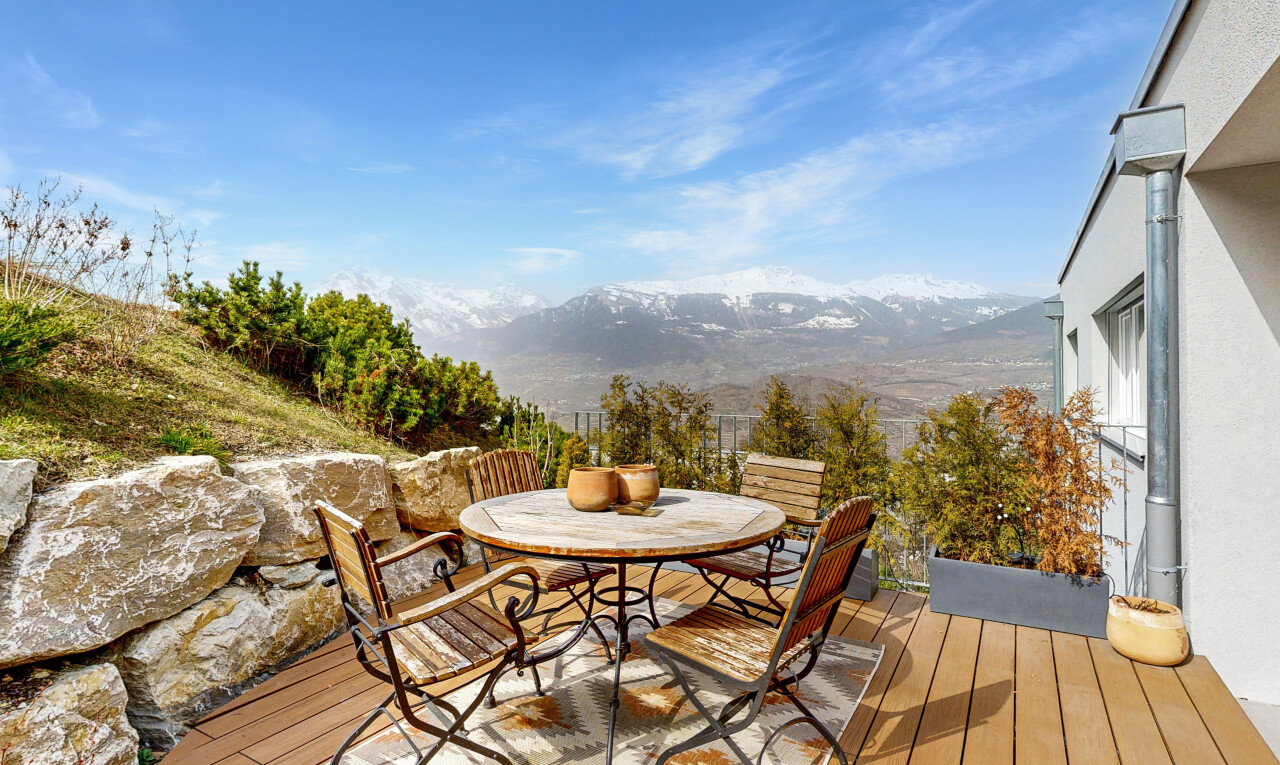 terrasse mit essbereich im freien, from property, deck, blick auf die berge, und mountain view