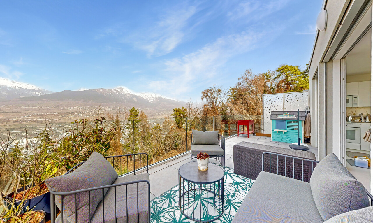 terrasse mit from property, wohnraum im freien, day time, blick auf die berge, und mountain view