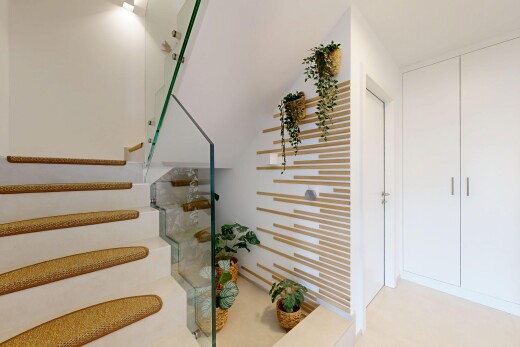 escaliers avec escaliers, cloison sèche, drywall, et inside property