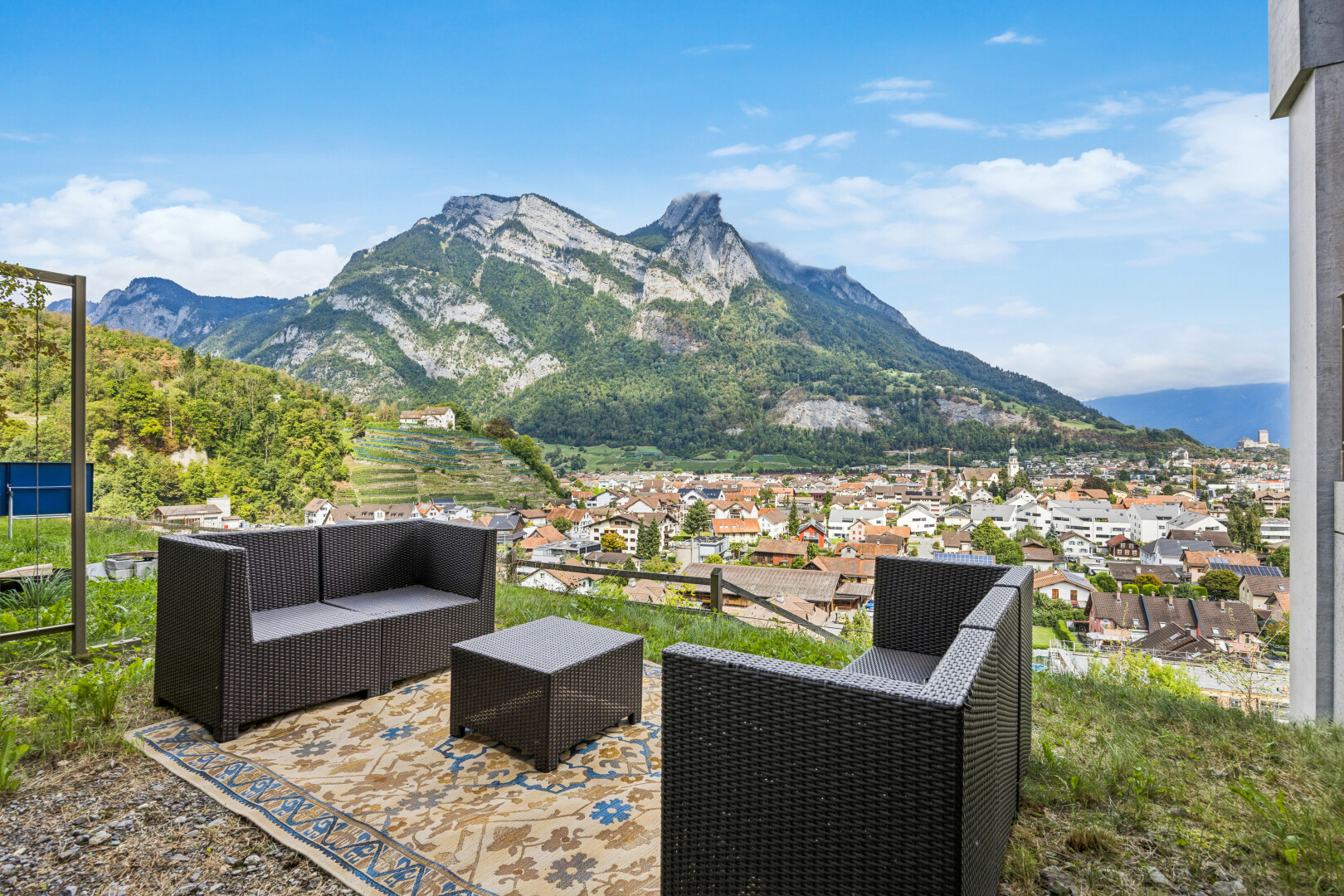 blick auf die berge mit from property, mountain view, blick auf die berge, view focus, und day time