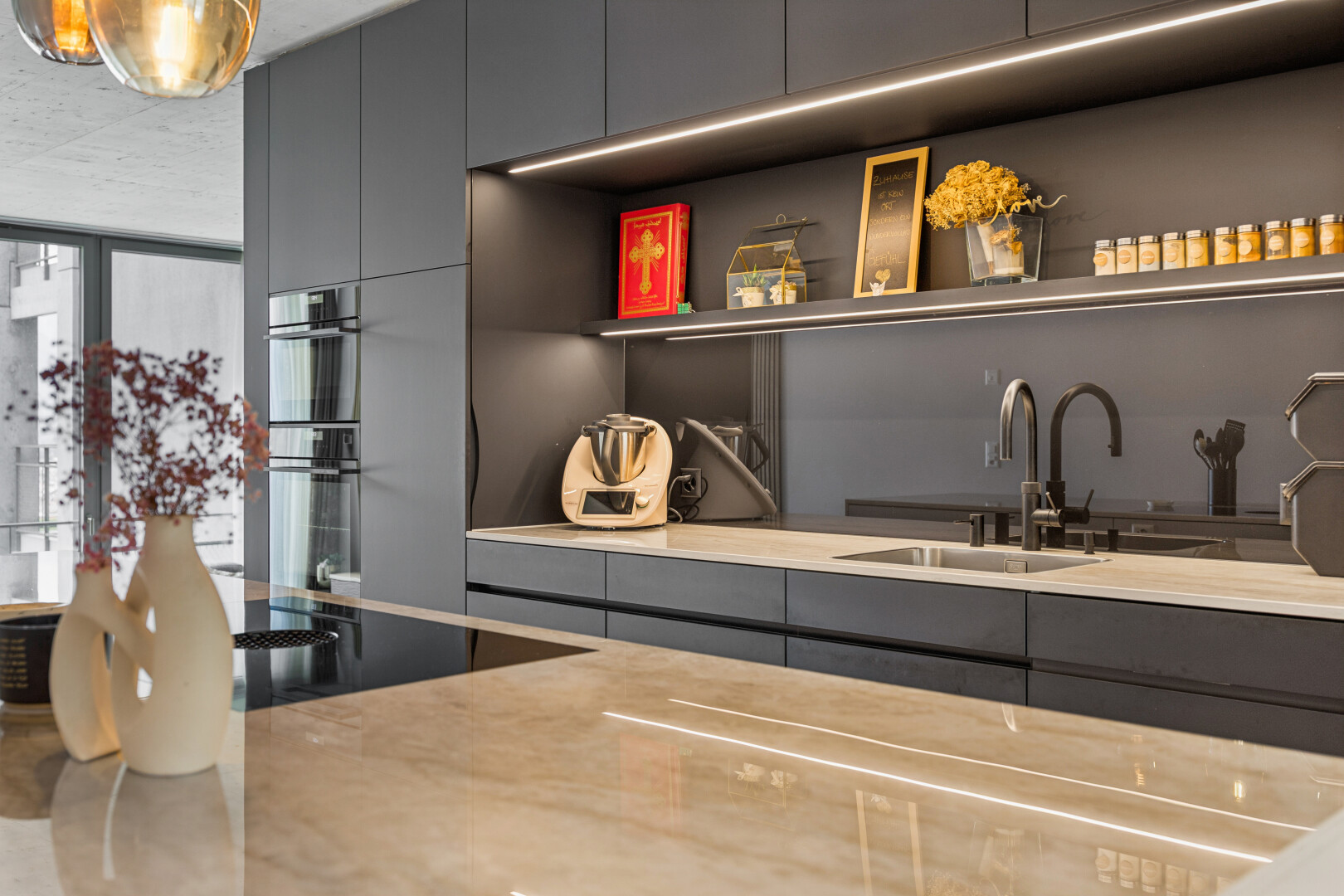 küche mit light countertops, schränke mit flachen paneelen, flat panel cabinets, waschbecken, und stein arbeitsplatten