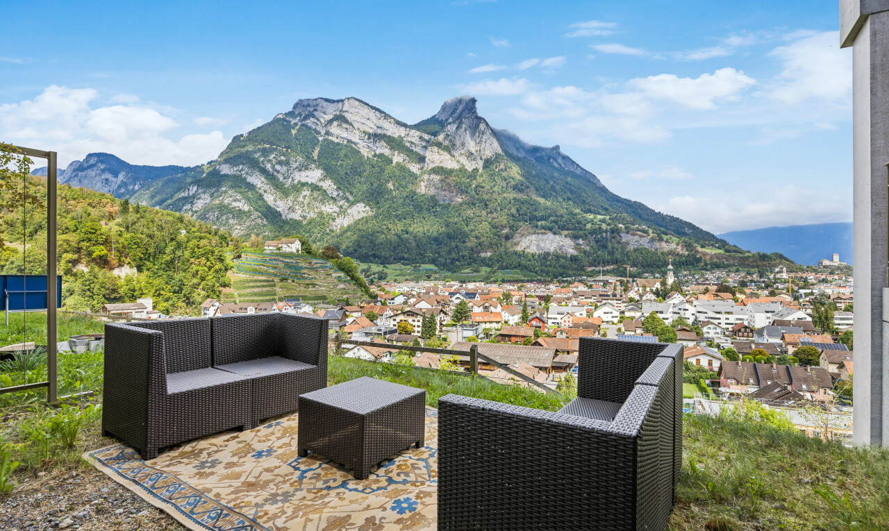 blick auf die berge mit from property, mountain view, blick auf die berge, view focus, und day time