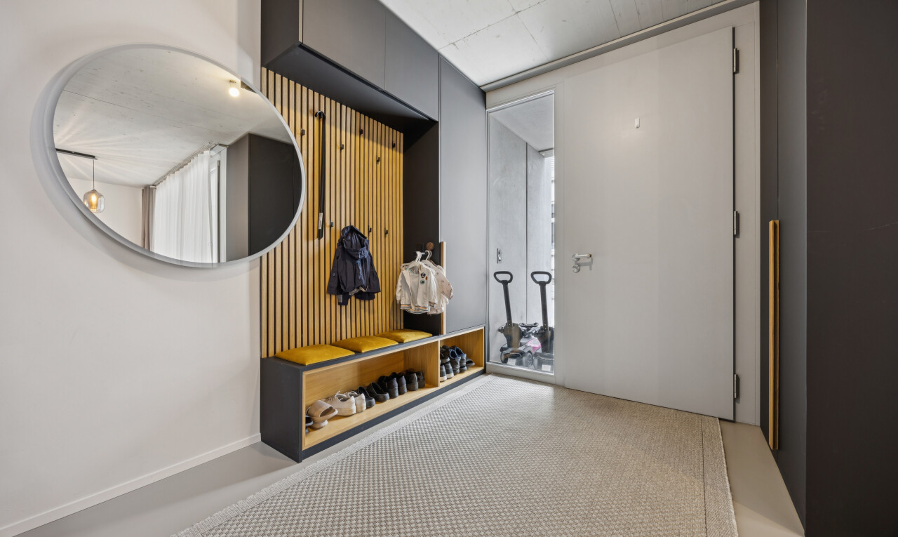 halle / korridor mit drywall, gipskartonwand, und inside property