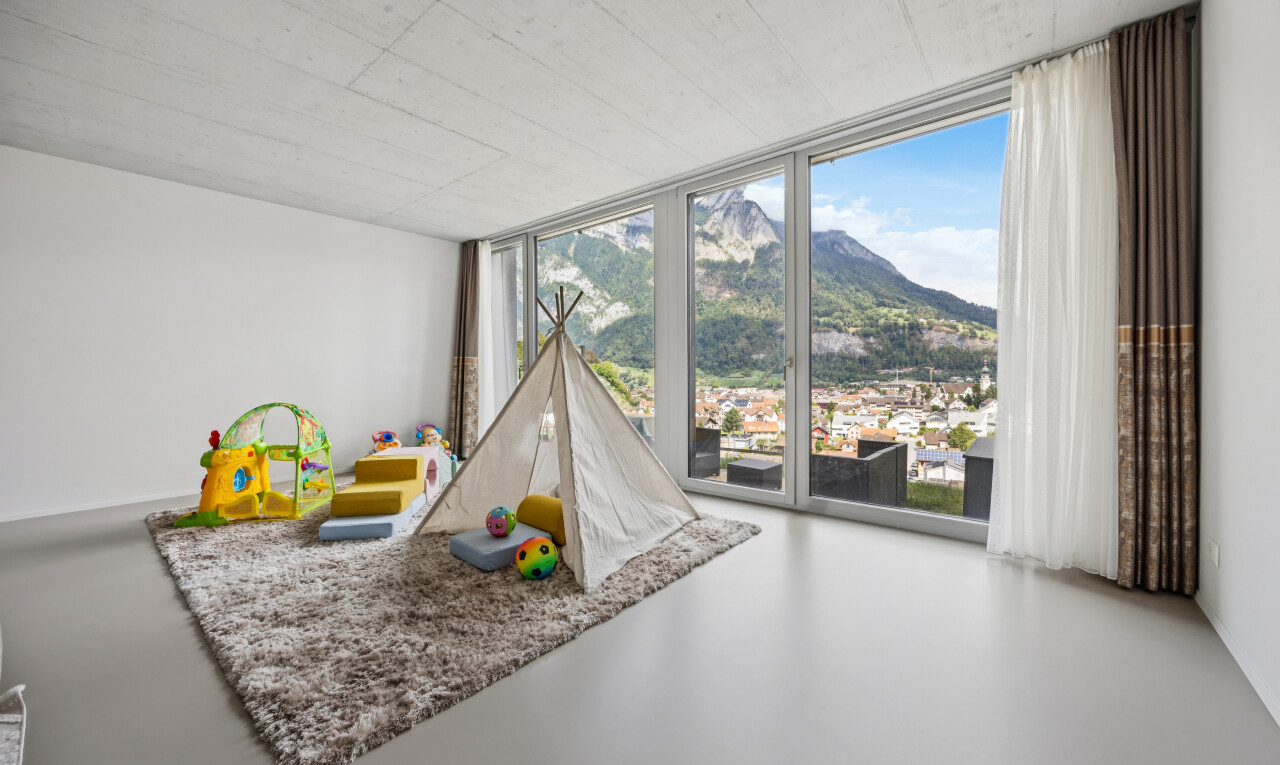 leerer raum mit finished concrete floor, blick auf die berge, mountain view, betonboden, und concrete floor