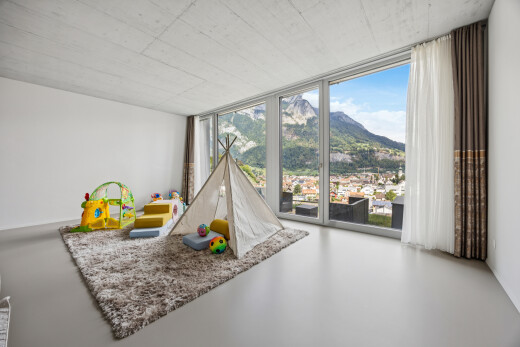 leerer raum mit finished concrete floor, blick auf die berge, mountain view, betonboden, und concrete floor