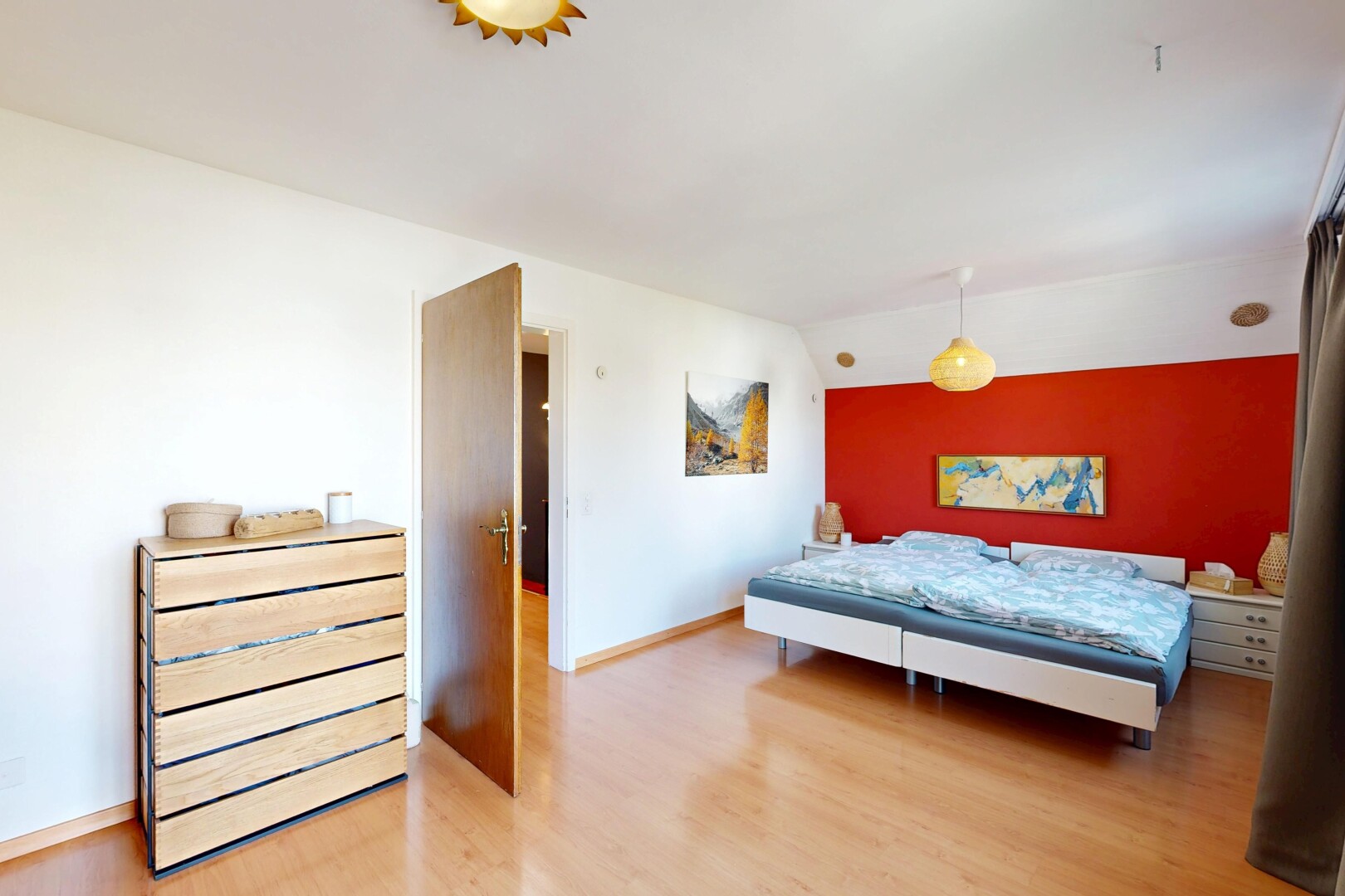 chambre avec cloison sèche, drywall, sol en finition bois, wood finish floor, et inside property