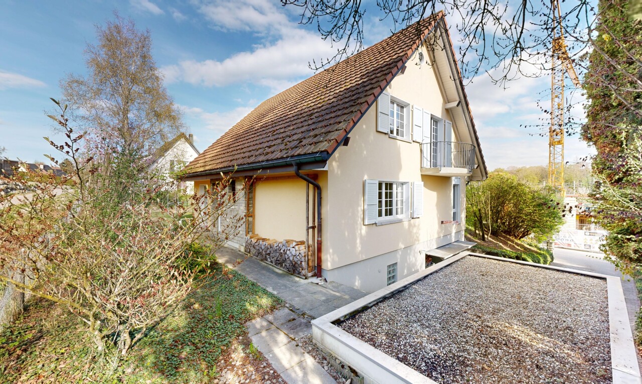 façade avec balcon, property visible, day time, et bardage en stuc