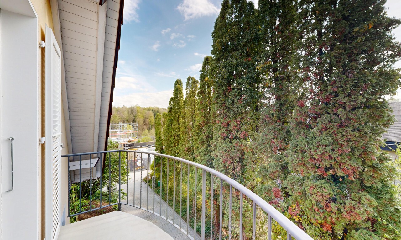 balcon avec from property, balcon, day time, forest view, et vue sur la forêt