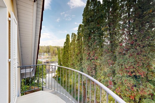 balcon avec from property, balcon, day time, forest view, et vue sur la forêt