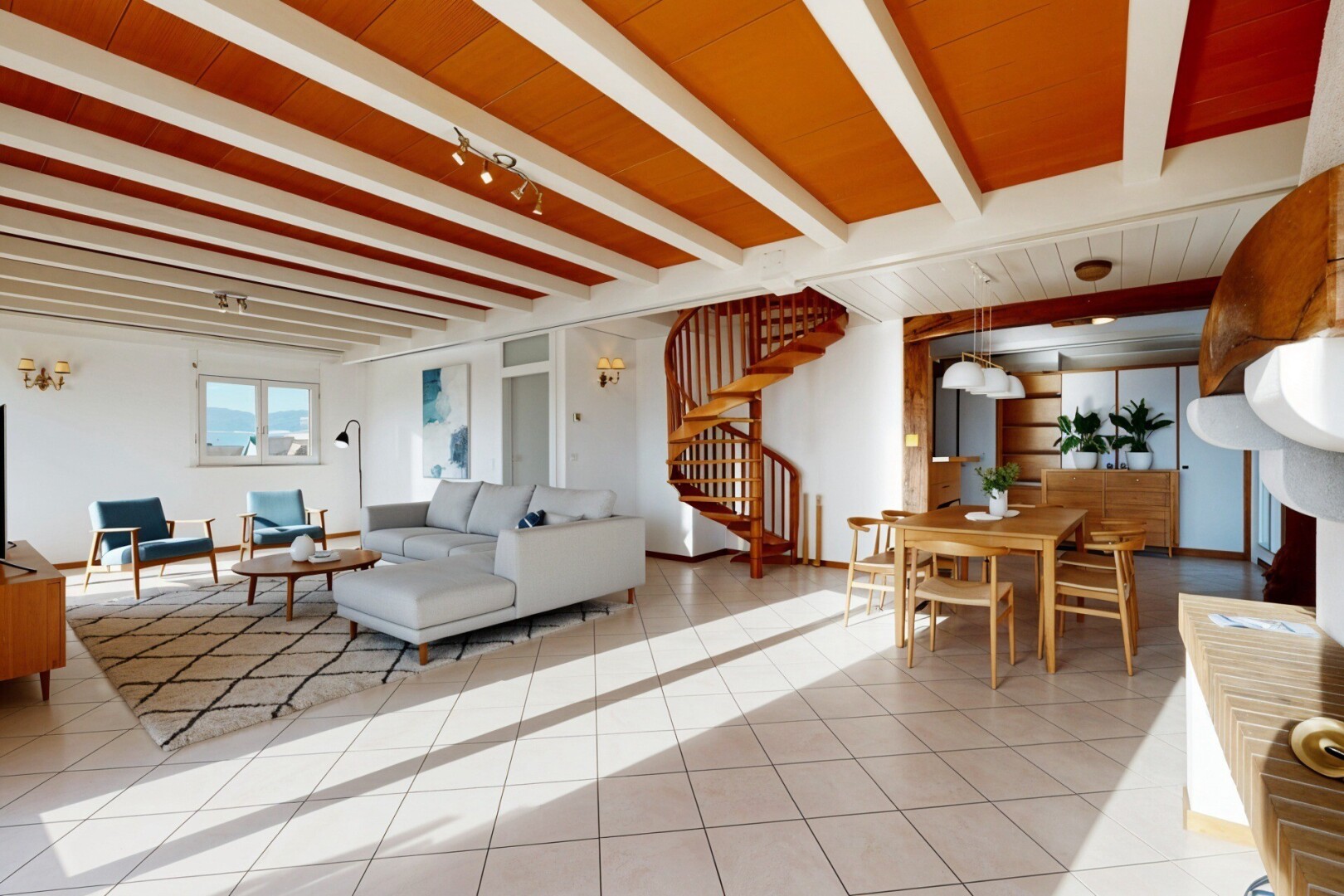 salon / salle à manger avec inside property, escaliers, plafond à poutres, beamed ceiling, et plafond en bois