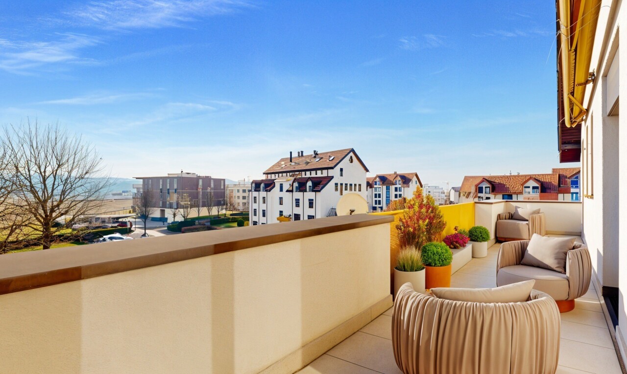 balcon avec from property, day time, terrasse, residential view, et vue résidentielle