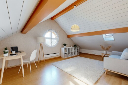 salon avec low ceiling, plafond bas, wood finish floor, sol en finition bois, et vaulted ceiling