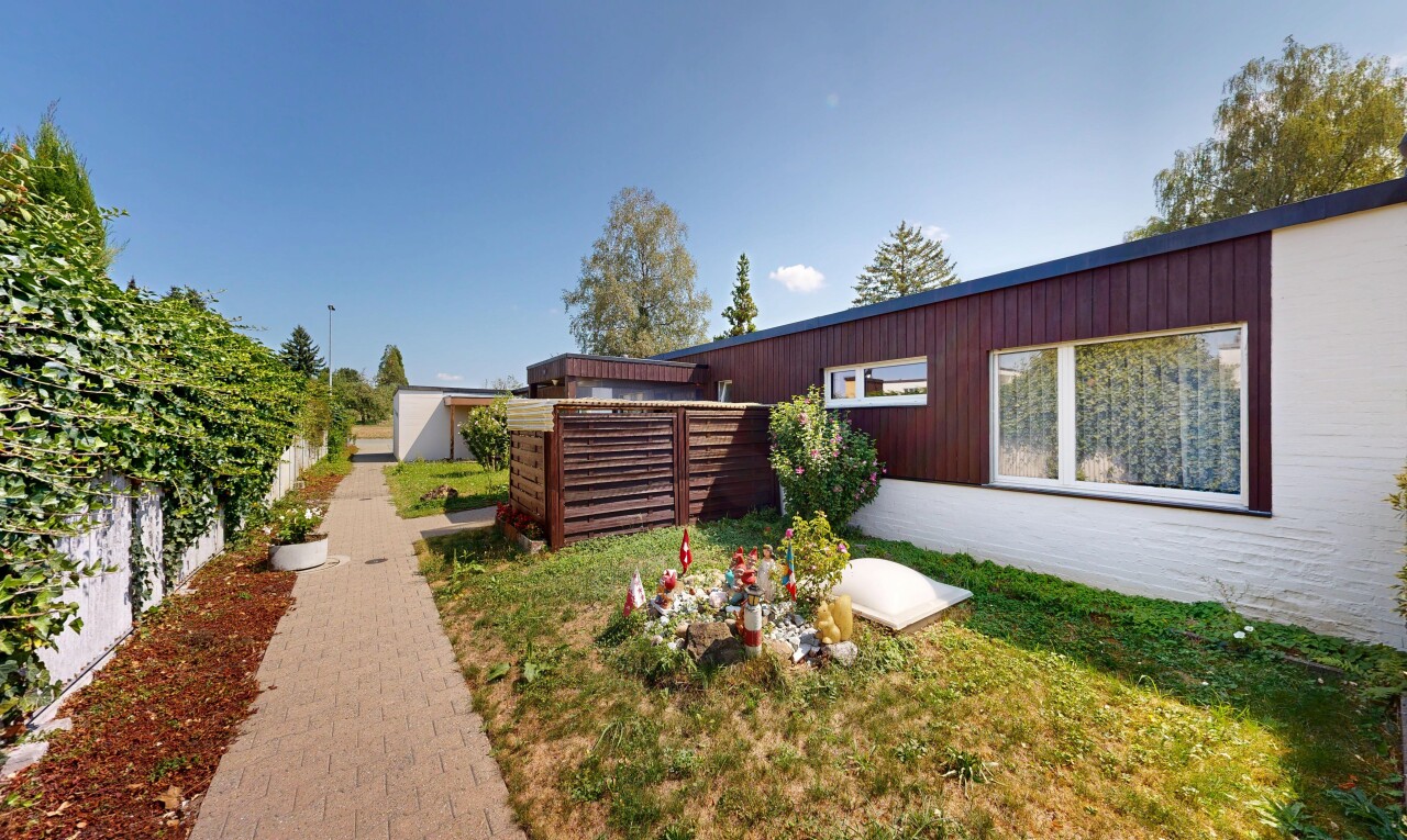garten mit property visible und day time