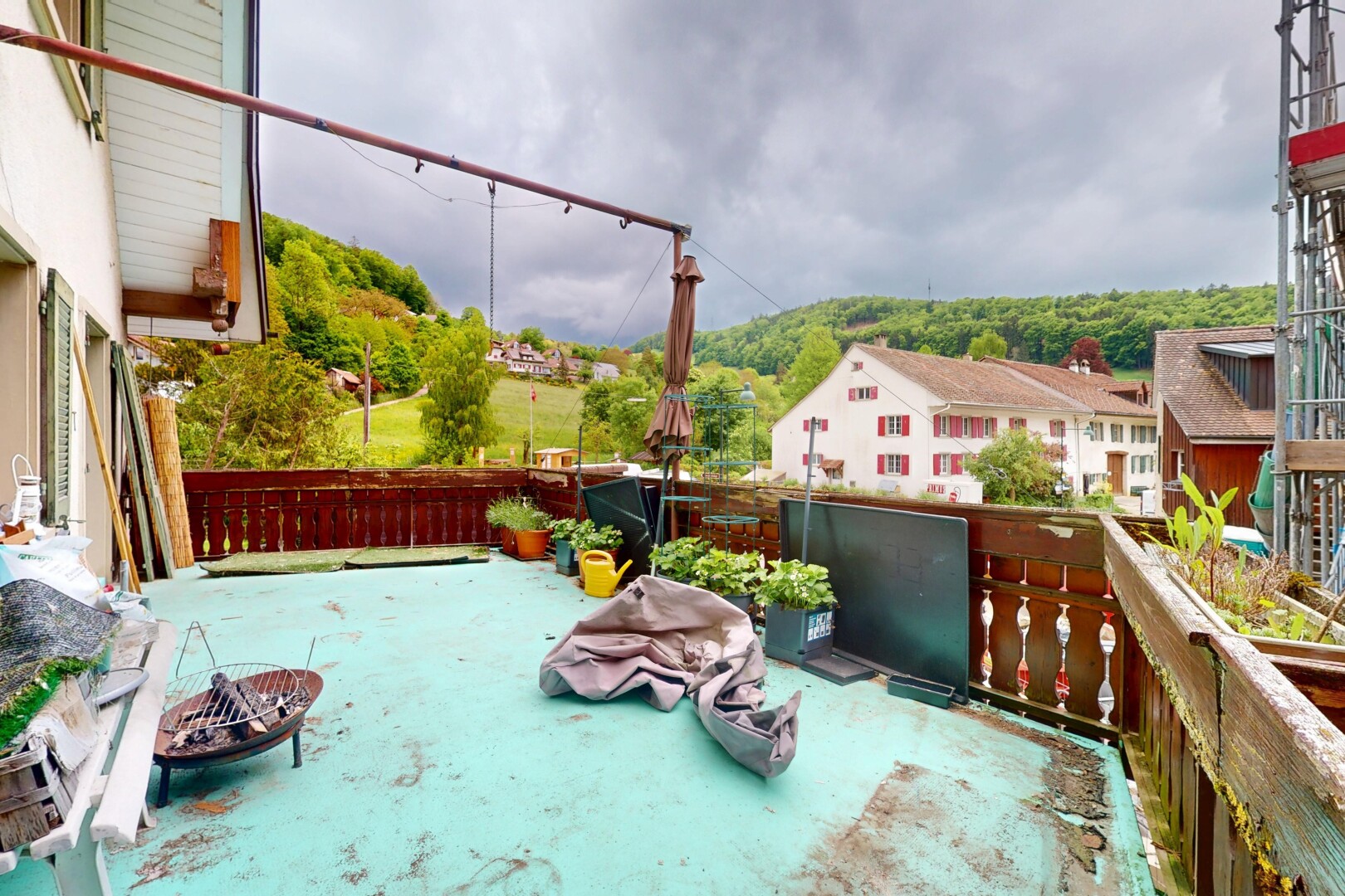 terrasse avec overcast, from property, et power lines view