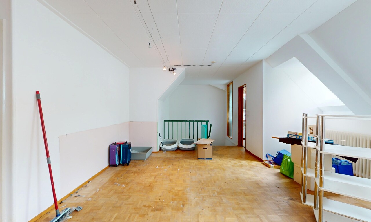 pièce vide avec parquet floor, cloison sèche, drywall, et inside property