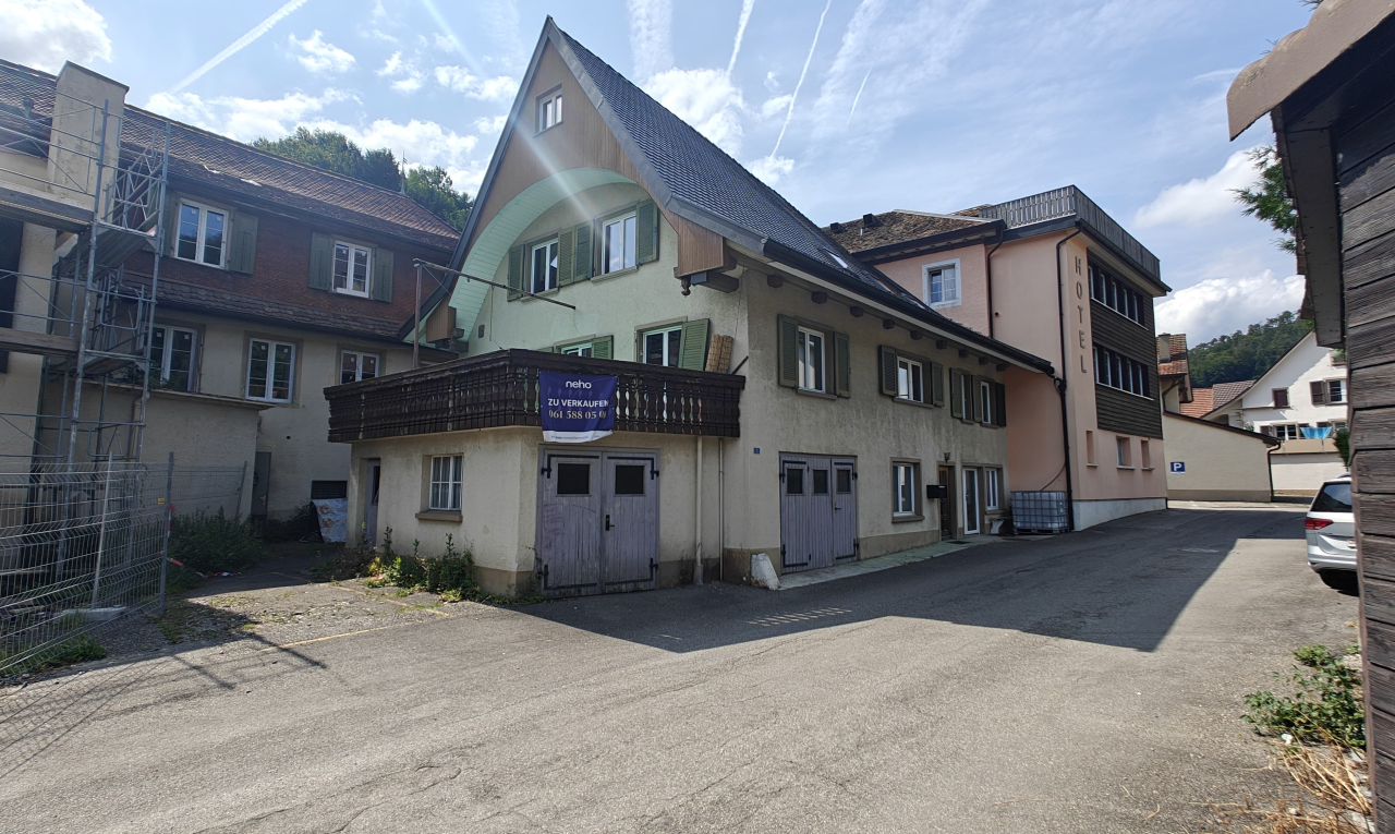 extérieur du bâtiment avec day time et property visible
