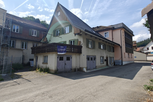 extérieur du bâtiment avec day time et property visible