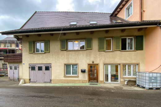außenansicht mit stuckverkleidung, property visible, overcast, und ziegeldach