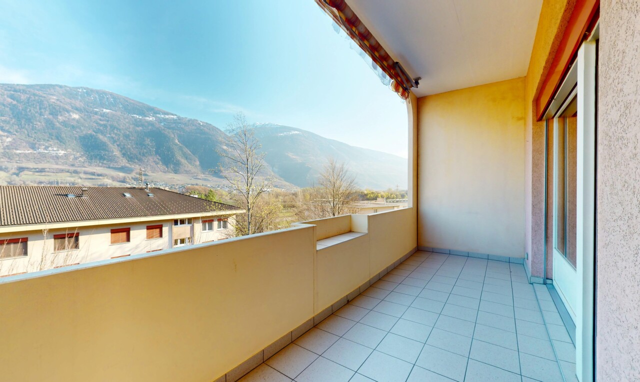 balcon avec vue sur la montagne et balcon