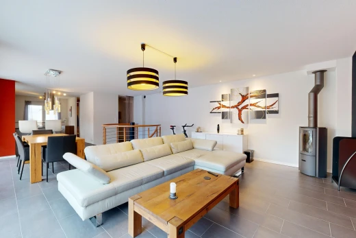 salon / salle à manger avec lumière naturelle