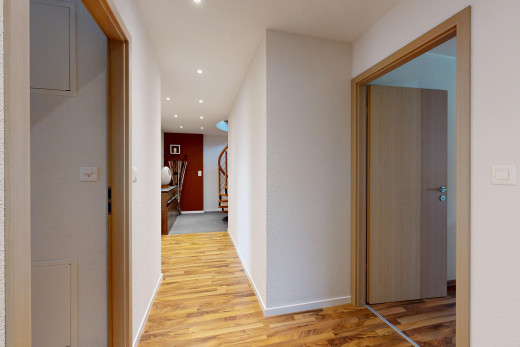 couloir avec plancher de bois