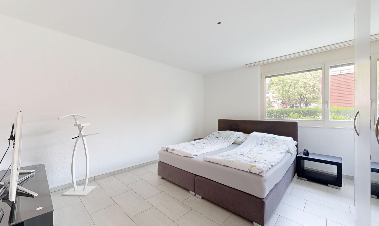 chambre avec drywall, cloison sèche, natural light, lumière naturelle, et inside property