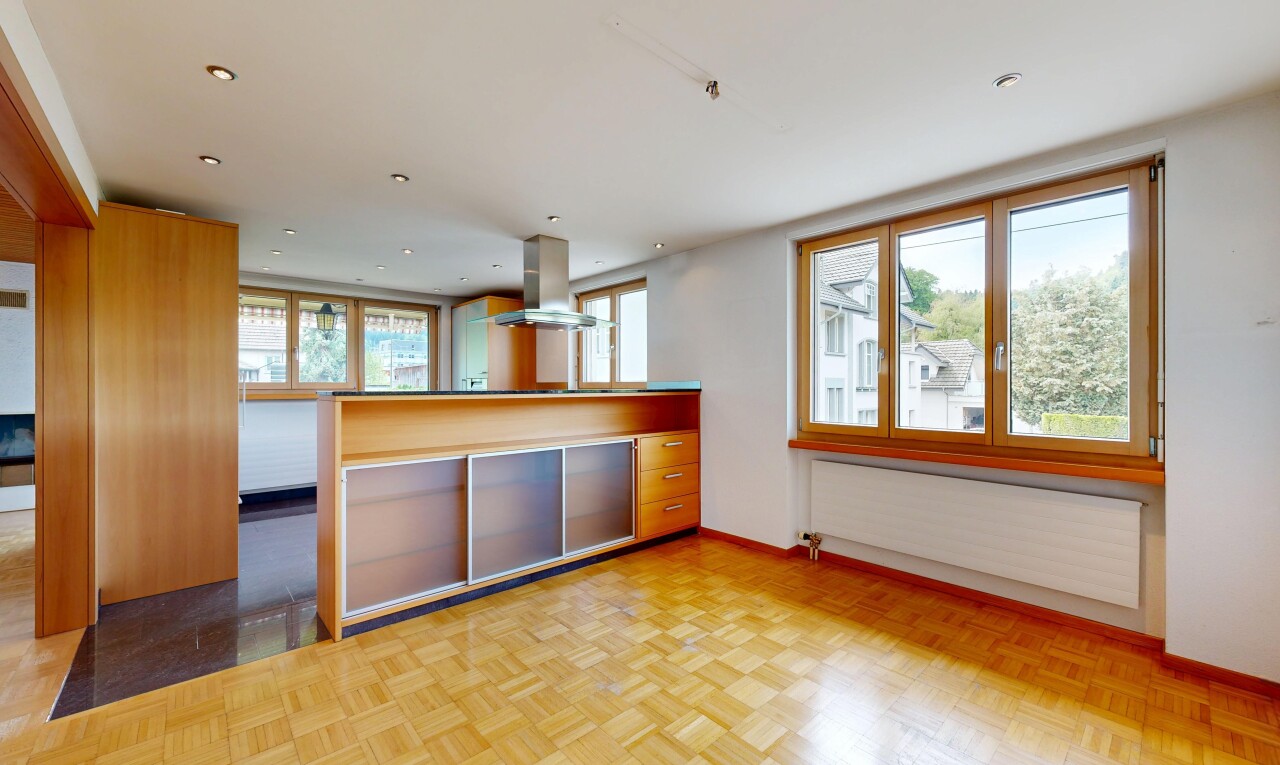 pièce vide avec radiateur, inside property, cloison sèche, drywall, et parquet floor