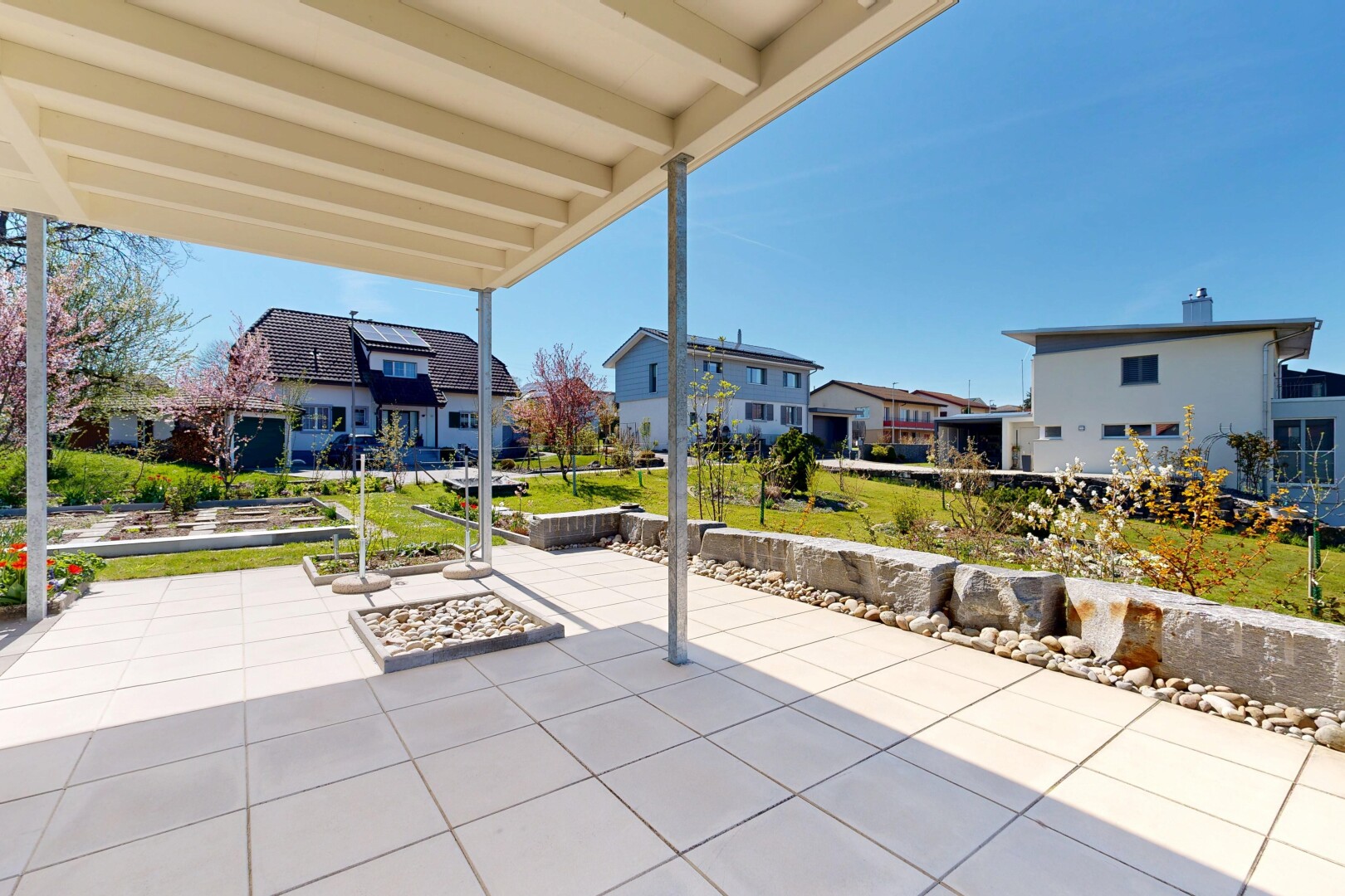 terrasse avec residential view, vue résidentielle, day time, et terrasse