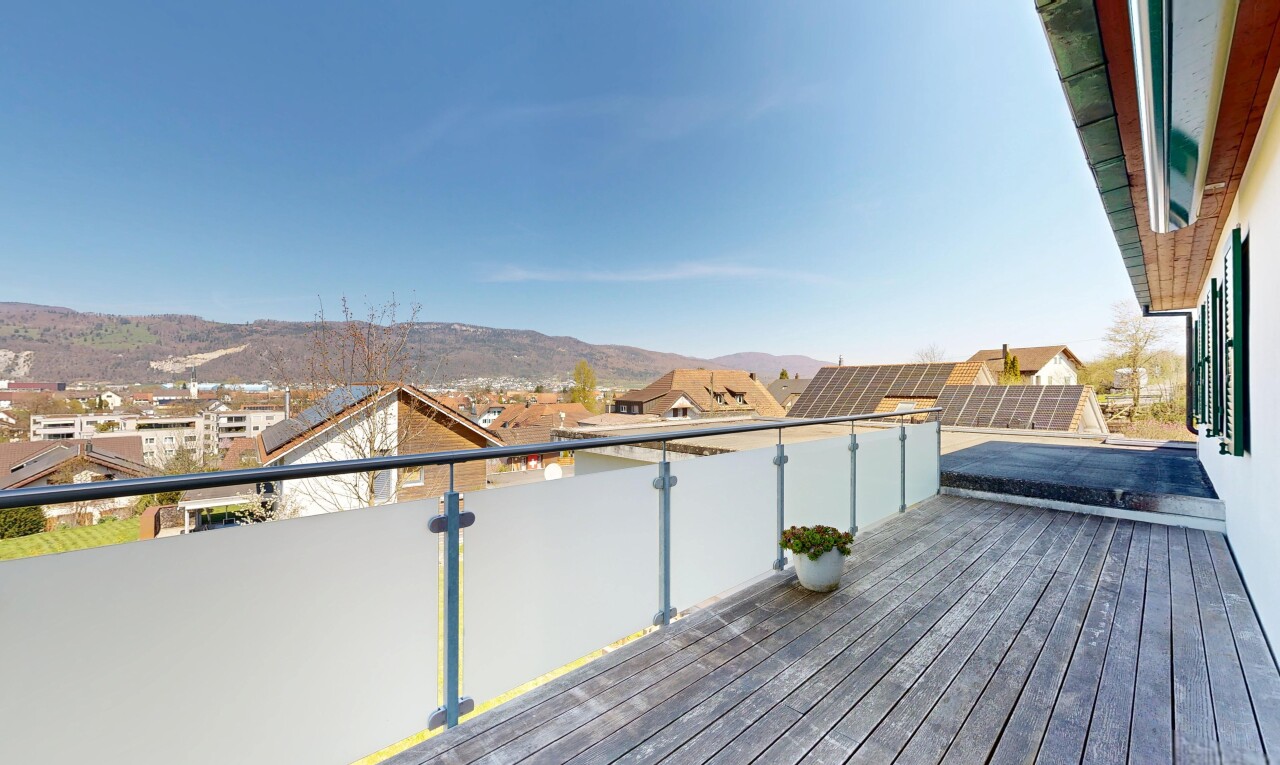 terrasse avec from property, day time, mountain view, vue sur la montagne, et residential view