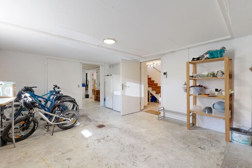 espace intérieur avec sous-sol