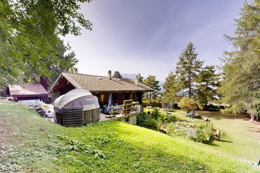 façade avec pelouse, property visible, from property, et day time