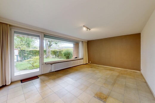 leerer raum mit inside property, natürliches licht, natural light, kühler, und gipskartonwand