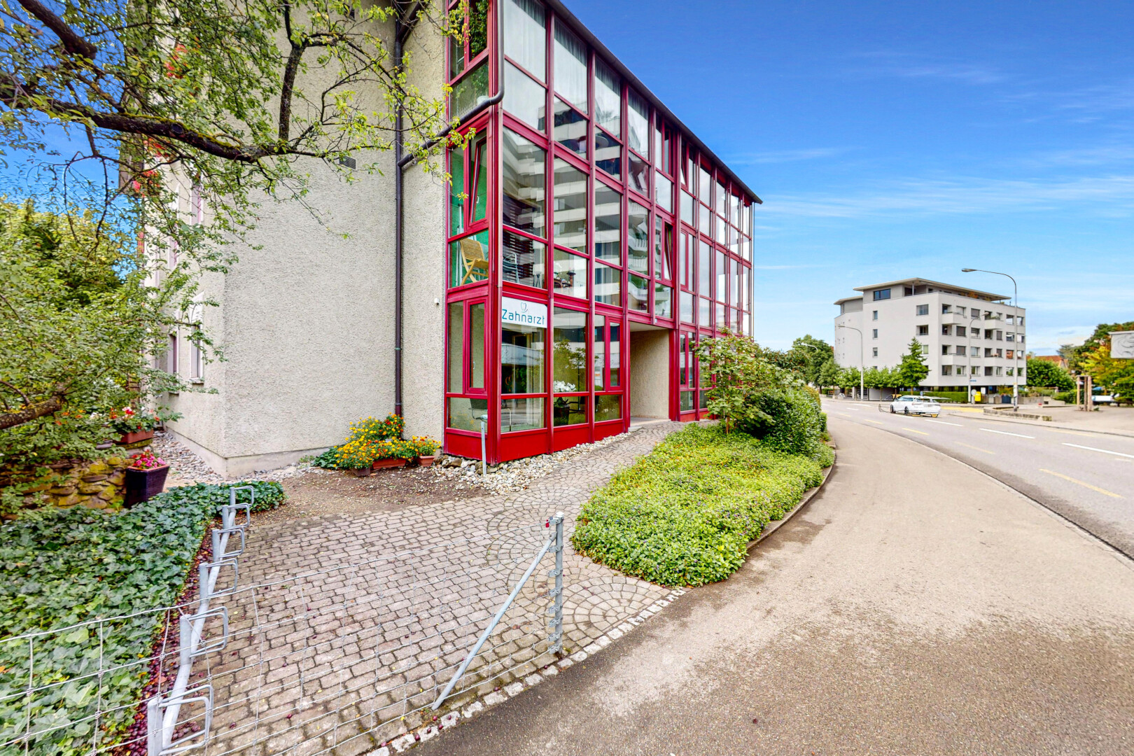 extérieur du bâtiment avec day time et property visible
