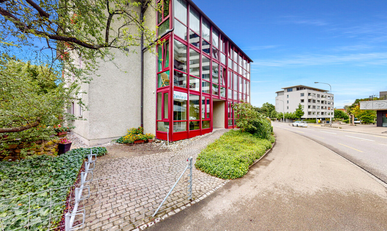 extérieur du bâtiment avec day time et property visible