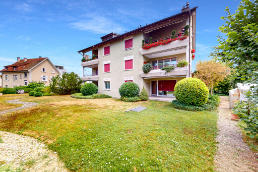 außenansicht mit property visible und day time