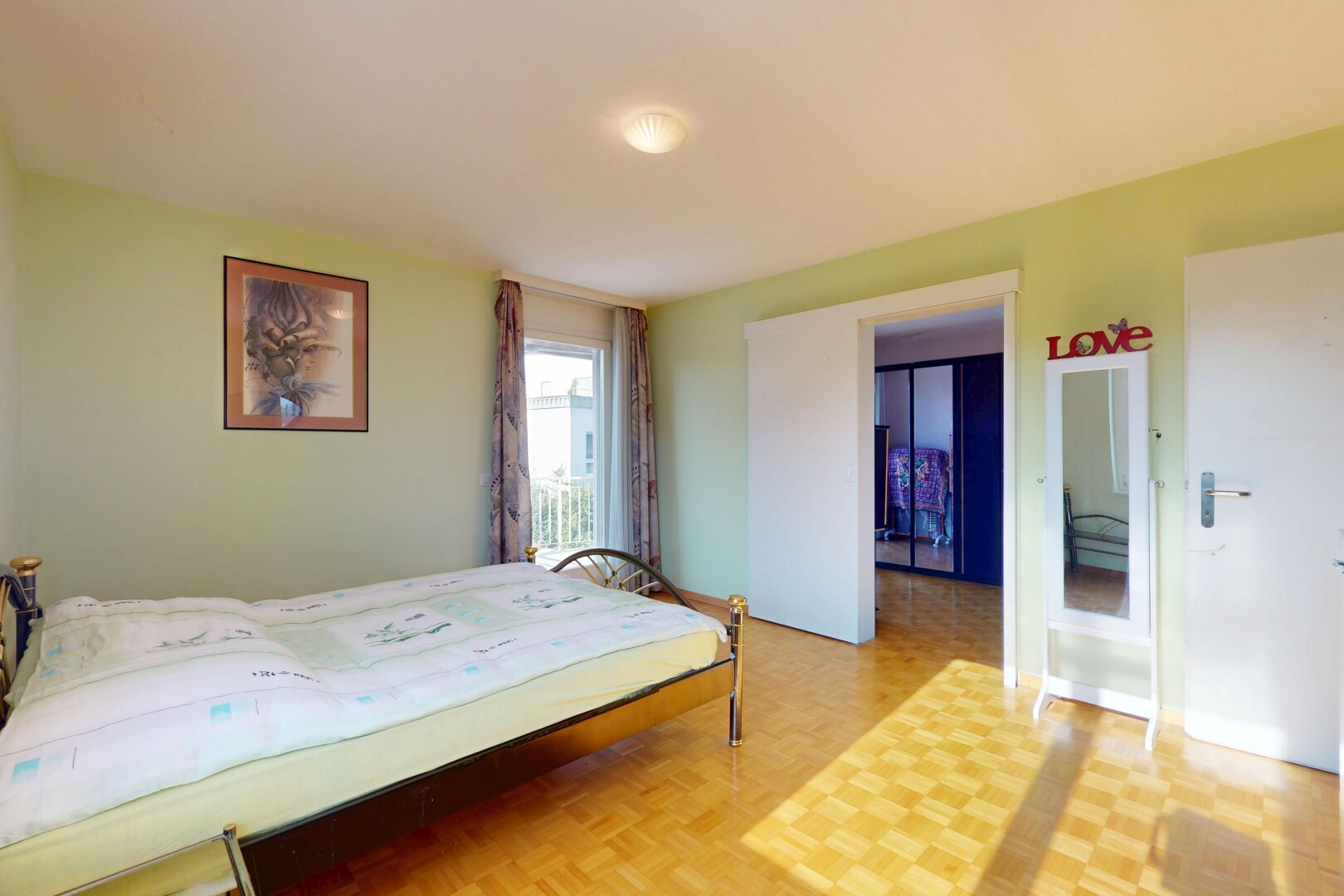 chambre avec cloison sèche, drywall, lumière naturelle, natural light, et inside property