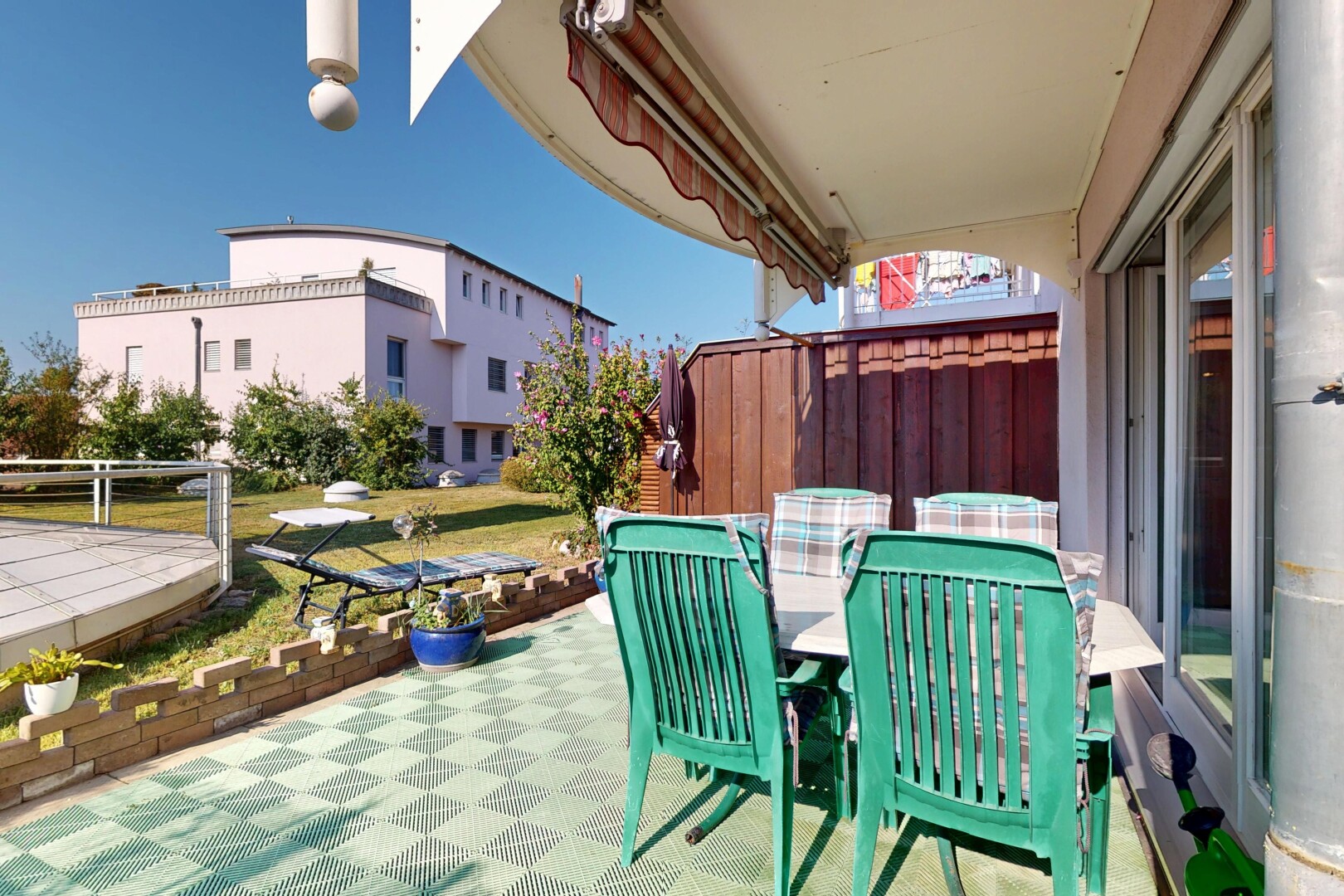 terrasse avec terrasse, from property, day time, et coin repas extérieur
