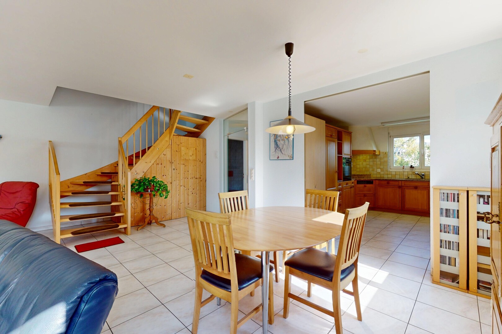 salle à manger avec cloison sèche, drywall, escaliers, sol en carrelage, et tile floor