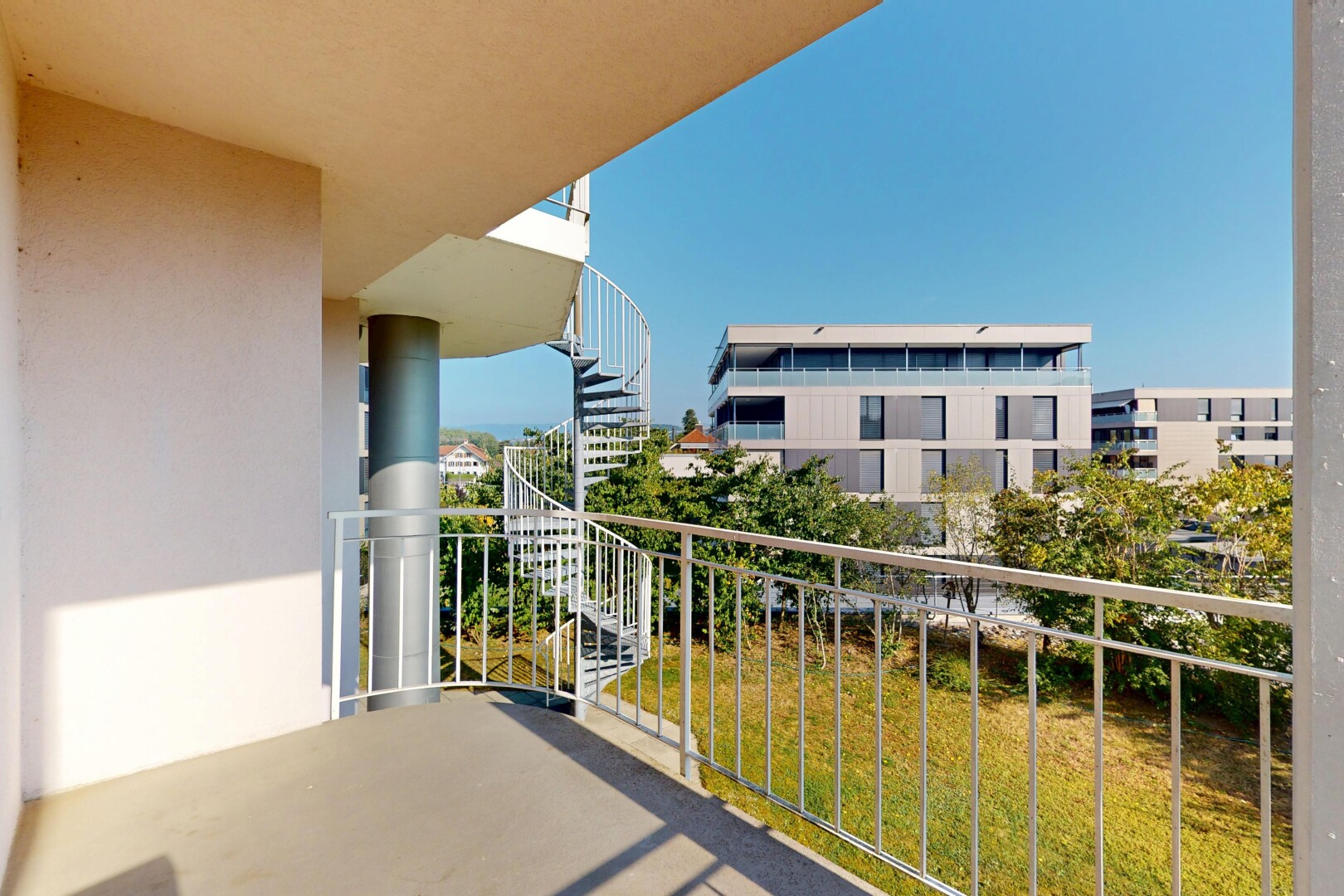 balcon avec day time, from property, et balcon
