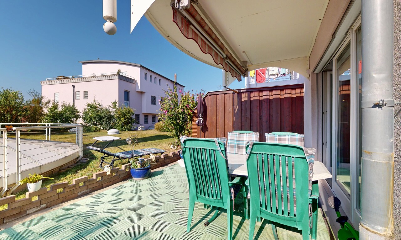 terrasse avec terrasse, from property, day time, et coin repas extérieur