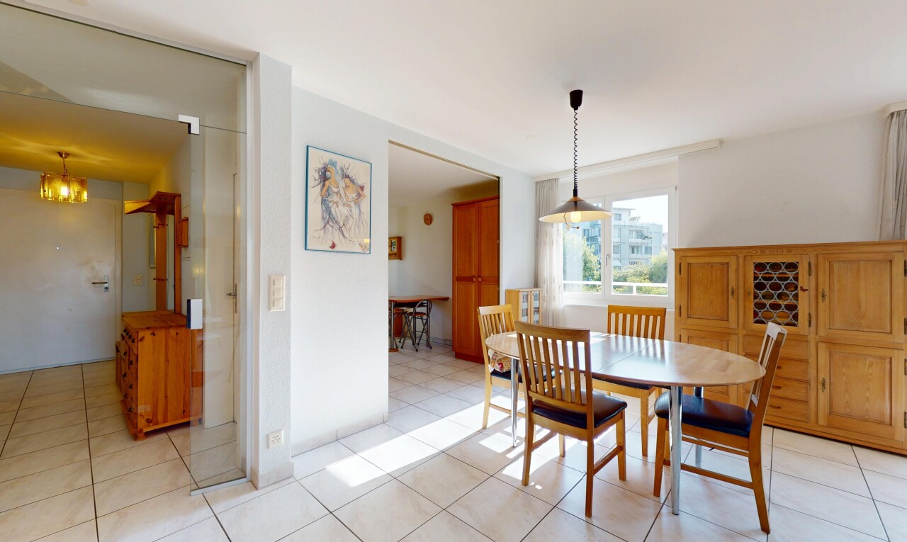 salle à manger avec lumière naturelle, natural light, inside property, cloison sèche, et drywall